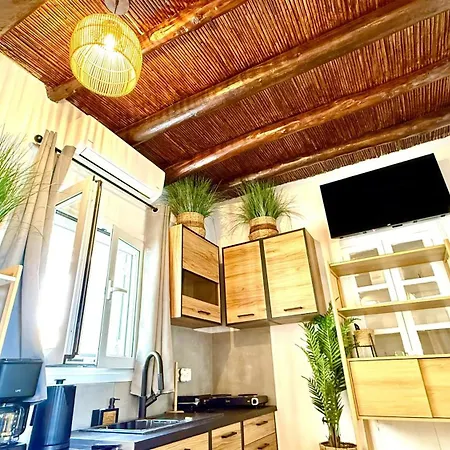 Naousaki Premium 1 Apartmán *